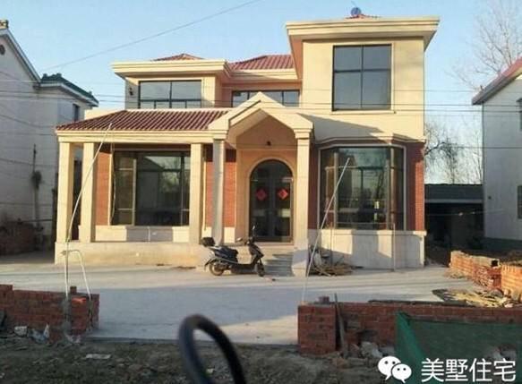 86年小伙工作幾年建起一棟別墅，父母欣喜若狂，人人都稱贊！