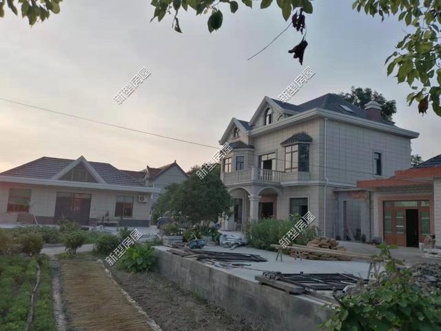 怎么在農(nóng)村建一棟既好看又實用的房子呢？今天小編帶來3套建房案例，供各位參考!