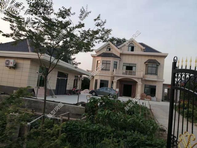 怎么在農(nóng)村建一棟既好看又實用的房子呢？今天小編帶來3套建房案例，供各位參考!