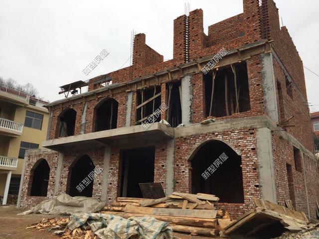 怎么在農(nóng)村建一棟既好看又實用的房子呢？今天小編帶來3套建房案例，供各位參考!