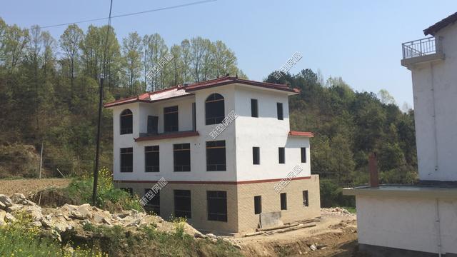 怎么在農(nóng)村建一棟既好看又實用的房子呢？今天小編帶來3套建房案例，供各位參考!