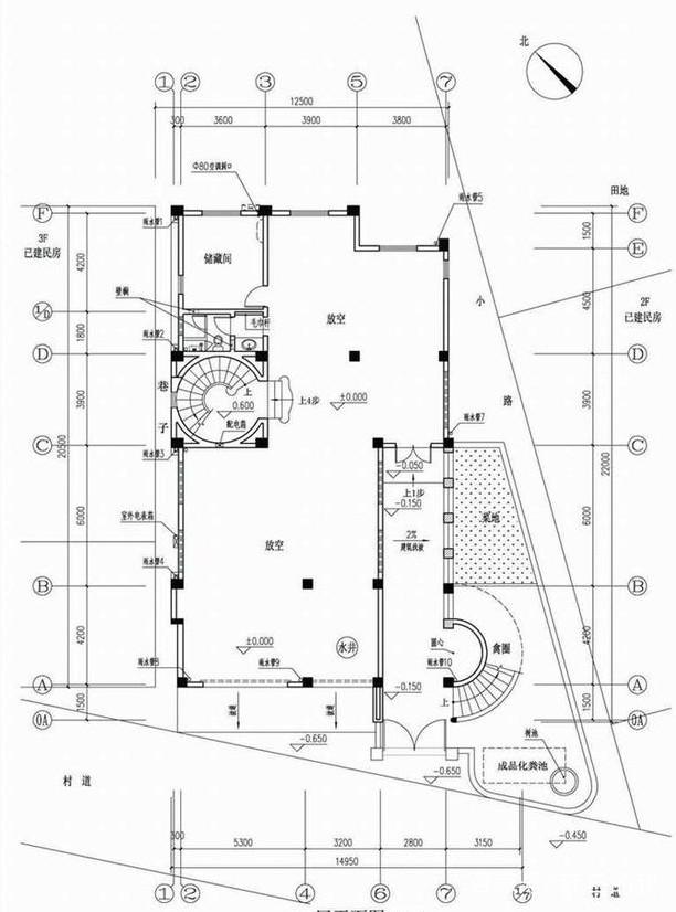 一層完全作為商鋪，二層以上，每層都有大露臺，是設(shè)計師給自己老宅精心設(shè)計的作品，建成之后的效果非常完美!