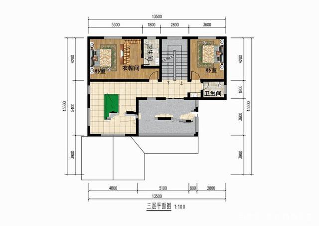 今天這位在老家農(nóng)村建了一棟三層別墅，二樓陽光房，三層大露臺(tái)，超豪華
