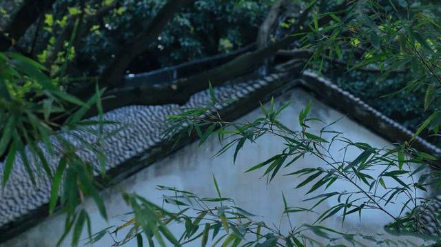 室內(nèi)布局合理實用，空間利用率高，一進(jìn)門正對神位，符合農(nóng)村生活需求,一座美好的別墅！