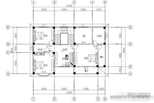 兩個(gè)實(shí)用的農(nóng)村自建房屋，一個(gè)有六個(gè)房間、三個(gè)大廳和一個(gè)車(chē)庫(kù)，另一個(gè)有五個(gè)房間、三個(gè)大廳和套房,大空間超享受！
