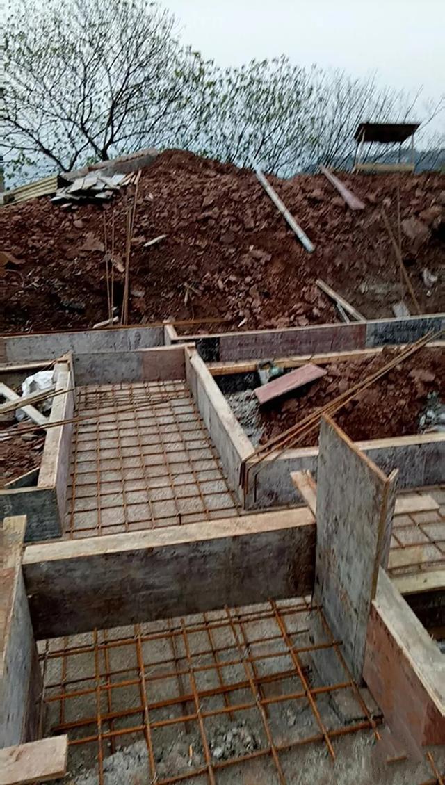如何建造高性價比的兩層歐洲別墅？我?guī)闳ソㄖさ乜纯?讓你更早的了解別墅的建造！