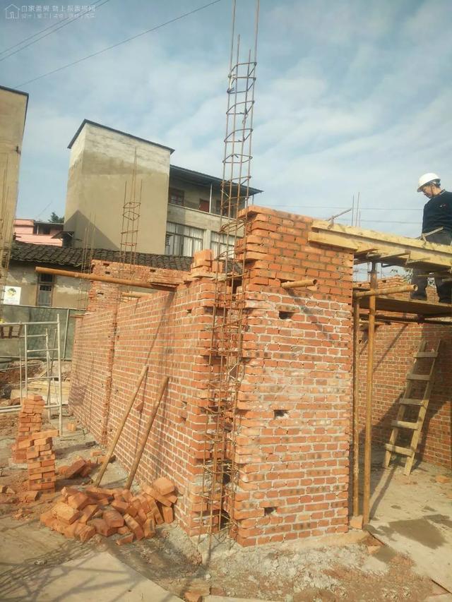如何建造高性價比的兩層歐洲別墅？我?guī)闳ソㄖさ乜纯?讓你更早的了解別墅的建造！
