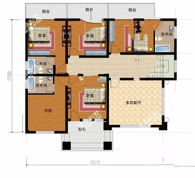 四層的鄉(xiāng)村別墅設(shè)計(jì)有斜屋頂，第一個(gè)客廳是空的，非常時(shí)尚有陽光的房間！