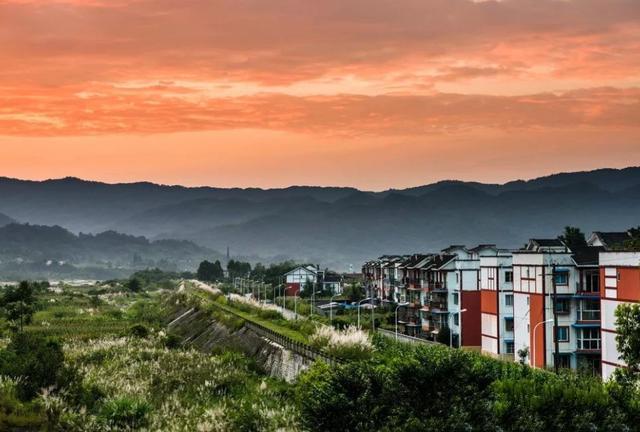 與城市住房相比，農(nóng)村住房現(xiàn)在不僅成本更低，而且有足夠的空間優(yōu)勢，這不同于擁擠的城市生活。農(nóng)村住宅的每個功能區(qū)都寬敞舒適。