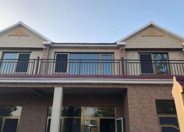 　廣東羅先生在農(nóng)村建房，一家八口，四代同堂。這種布局夠住嗎？